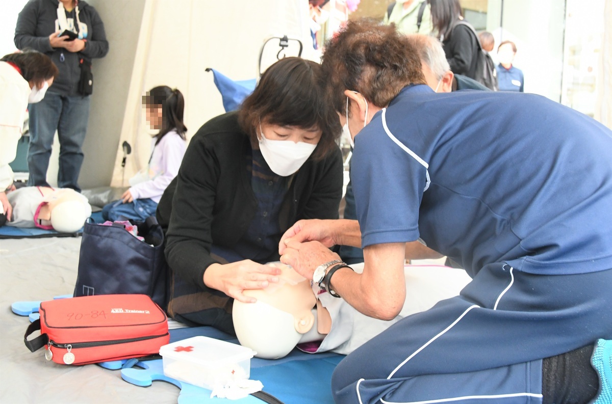 赤十字ふれあい祭りの写真