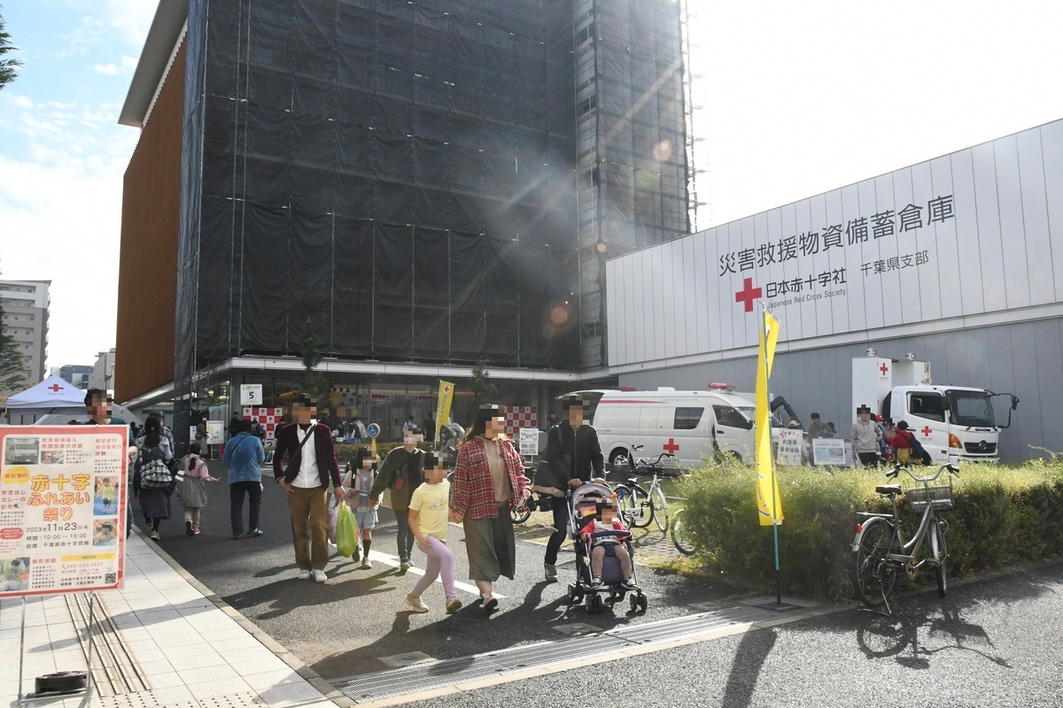 赤十字ふれあい祭りの写真